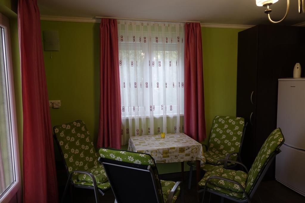 Mesteri Apartman Buitenkant foto