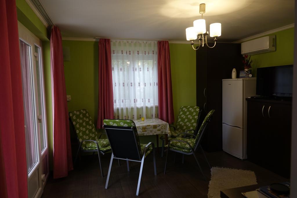 Mesteri Apartman Buitenkant foto