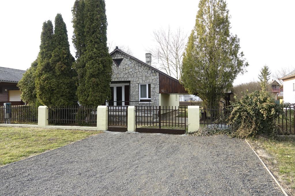 Mesteri Apartman Buitenkant foto